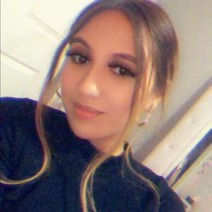 Meet your Posher, Alejandra